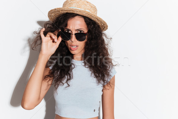 [[stock_photo]]: Agacé · femme · lunettes · de · soleil · regarder · caméra · jeune · femme