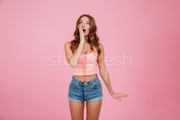 Retrato conmocionado sorprendido mujer verano ropa Foto stock © deandrobot