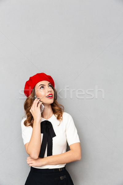 Portret atractiv scolarita uniforma vorbesc telefon mobil Imagine de stoc © deandrobot