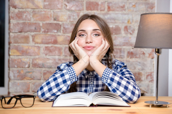 Foto stock: Bonitinho · feminino · estudante · sessão · tabela · livro