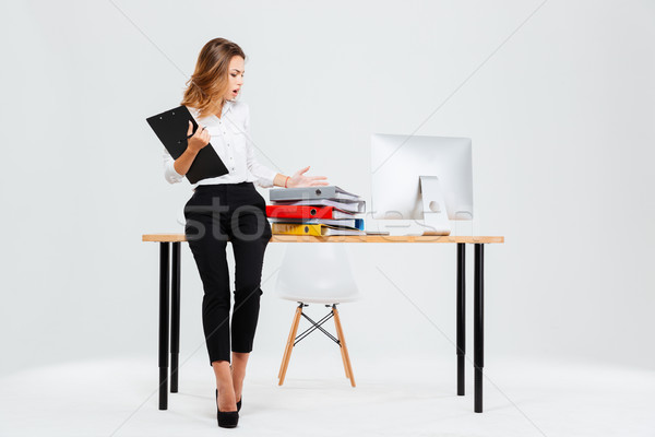Frustrado empresária em pé mesa de escritório Foto stock © deandrobot