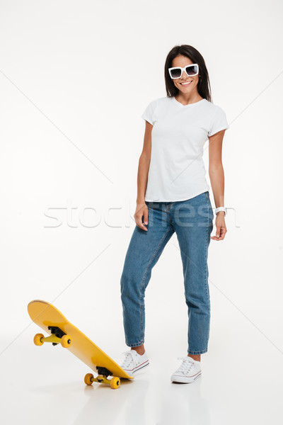 Portret jonge vrouw zonnebril poseren mooie Stockfoto © deandrobot