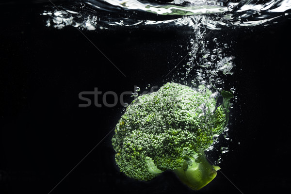 Vers broccoli water geïsoleerd zwarte natuur Stockfoto © deandrobot