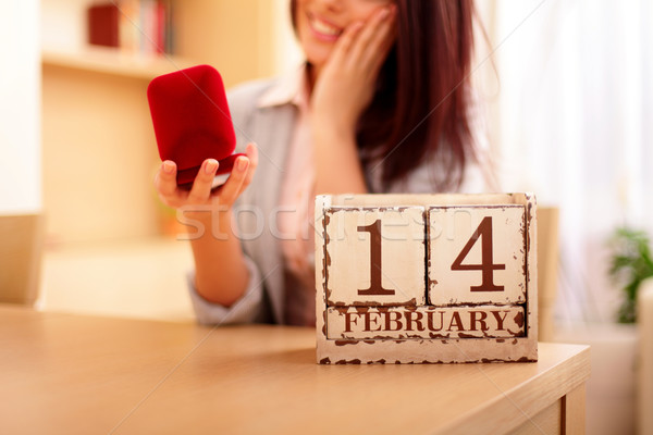 Fiatal nő ajándék valentin nap lány otthon doboz Stock fotó © deandrobot