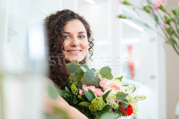 Stockfoto: Glimlachend · jonge · vrouw · mooie · boeket · bloemen · portret