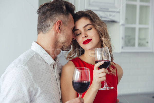 Jonge vrouw genieten knappe man jonge verrukkelijk vrouw Stockfoto © deandrobot