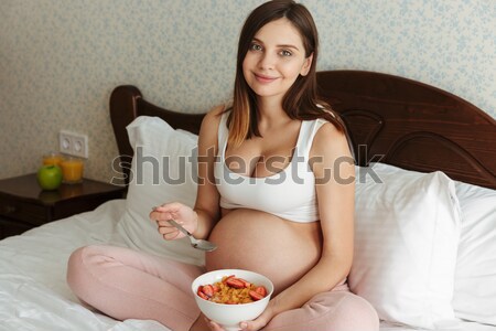 Portrait souriant jeunes femme enceinte saine déjeuner [[stock_photo]] © deandrobot