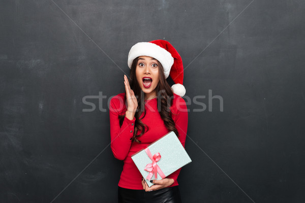 Stock foto: Schockiert · Brünette · Frau · rot · Bluse · Weihnachten