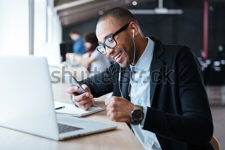 Foto stock: Guapo · empresario · notas · oficina · jóvenes