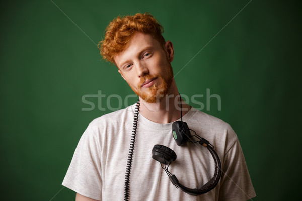 [[stock_photo]]: élégant · barbu · homme · blanche · tshirt · casque