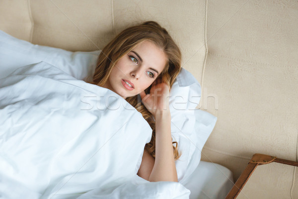 Entspannt anziehend up Bett Lächeln Stock foto © deandrobot