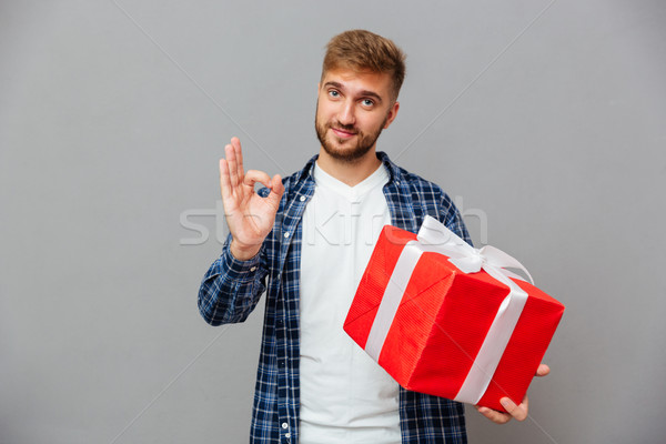 Foto stock: Feliz · barbudo · homem · caixa · de · presente