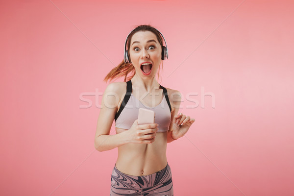 überrascht glücklich Sportlerin Kopfhörer läuft Smartphone Stock foto © deandrobot