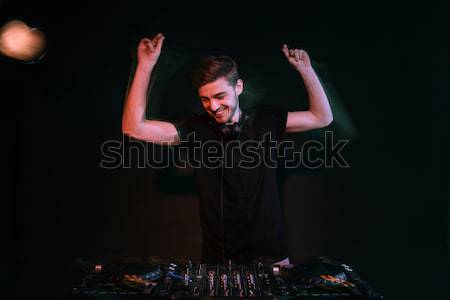 Jouer musique danse Turntable jeunes [[stock_photo]] © deandrobot