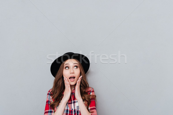 Lezser nő kalap kéz a kézben arc portré Stock fotó © deandrobot