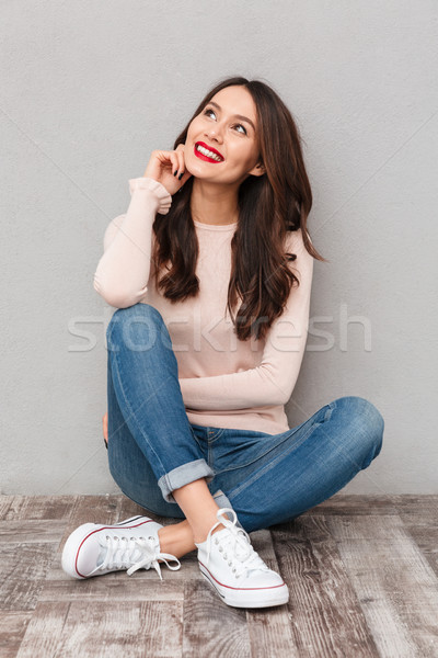 Photos belle femme maquillage jeans séance jambe [[stock_photo]] © deandrobot