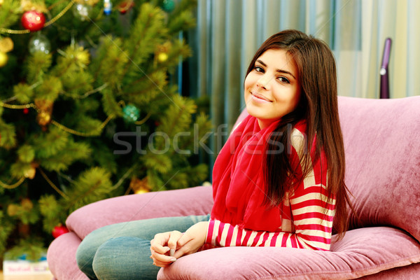 Foto stock: Jóvenes · feliz · mujer · sesión · sofá · casa