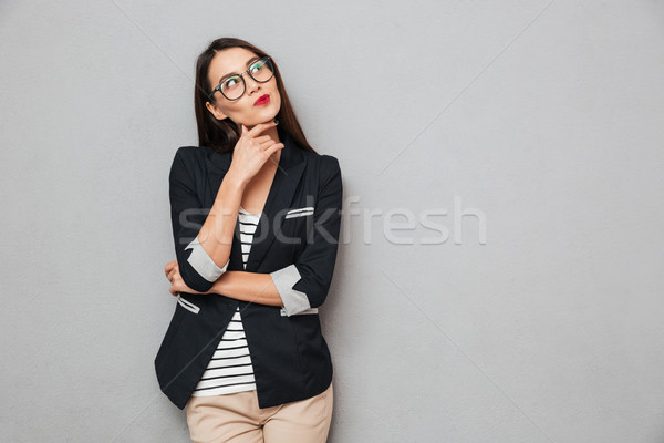 Bild nachdenklich asian business woman nachschlagen Stock foto © deandrobot