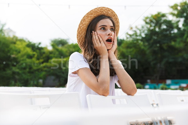 Maravilhado jovem sessão cidade parque ao ar livre Foto stock © deandrobot