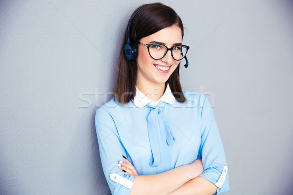 Boldog üzletasszony headset karok összehajtva áll Stock fotó © deandrobot