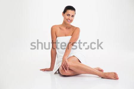 Retrato sonriendo mujer atractiva toalla sesión piso Foto stock © deandrobot