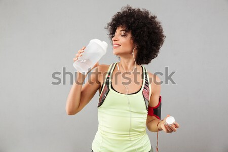Fitness Frau Training Hantel Porträt jungen isoliert Stock foto © deandrobot