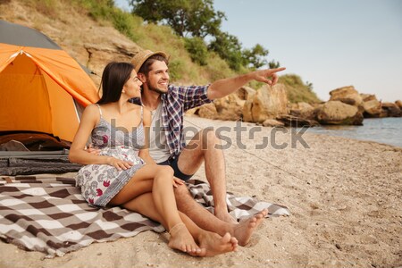 Feliz camping playa jóvenes Foto stock © deandrobot