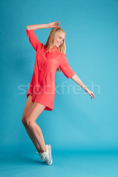 Portré szőke nő boldog nő pózol teljes alakos Stock fotó © deandrobot