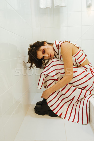 Stok fotoğraf: Yorgun · bitkin · genç · kadın · gözleri · kapalı · oturma · banyo