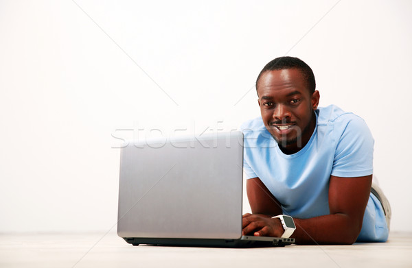 Stockfoto: Portret · gelukkig · afrikaanse · man · vloer · laptop