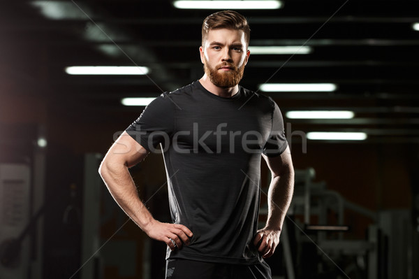 Koncentrált jóképű sportok férfi pózol tornaterem Stock fotó © deandrobot