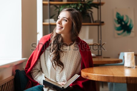 Сток-фото: портрет · улыбающаяся · женщина · книга · сидят · таблице