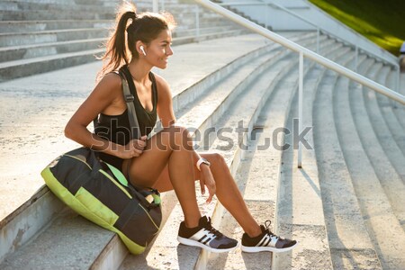 [[stock_photo]]: Portrait · souriant · séance · escaliers · extérieur