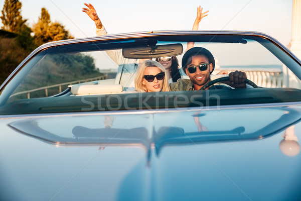 Dois casais as mãos levantadas carro feliz jovem Foto stock © deandrobot