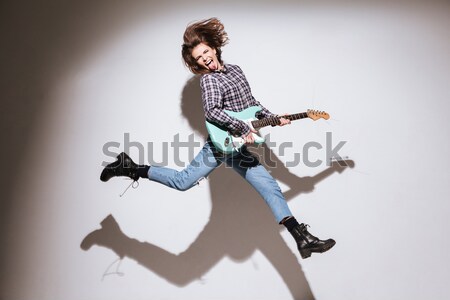 Foto stock: Mulher · atraente · guitarra · branco · saltando · quadro