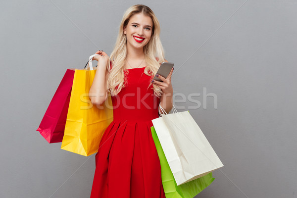 Foto stock: Mulher · olhando · câmera · pacotes · alegre