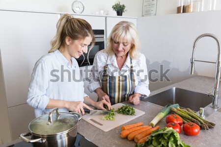 молодые Lady Домашняя кухня кухне бабушки Сток-фото © deandrobot
