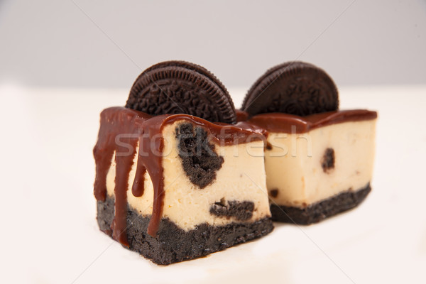 Kettő darab sajttorta sütik közelkép vág Stock fotó © deandrobot