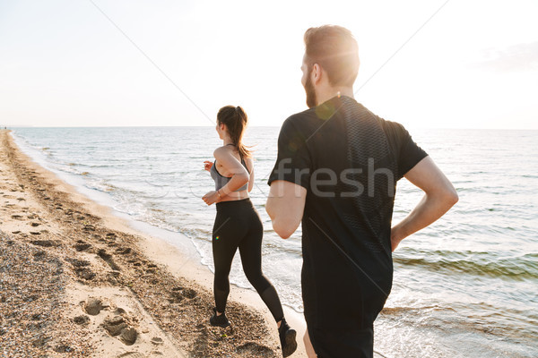 Hátulnézet fitt fiatal pér jogging együtt tengerpart Stock fotó © deandrobot