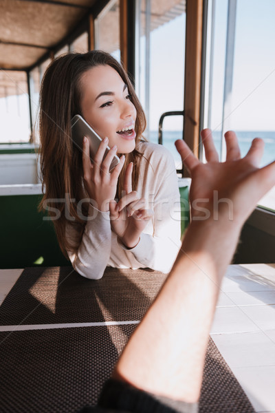 Сток-фото: вертикальный · изображение · улыбающаяся · женщина · говорить · телефон · дата