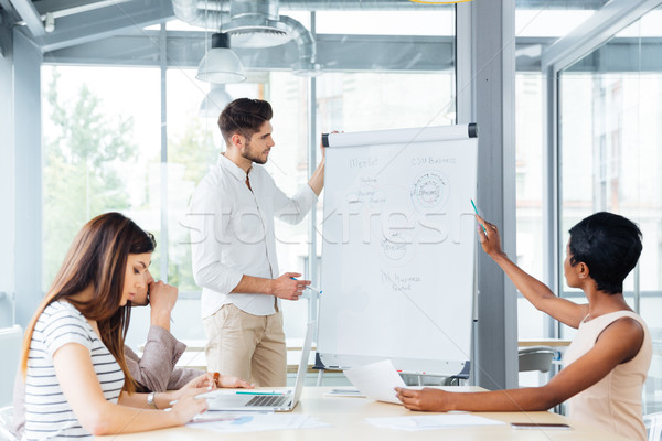 Foto stock: Empresário · apresentação · colegas · reunião · escritório