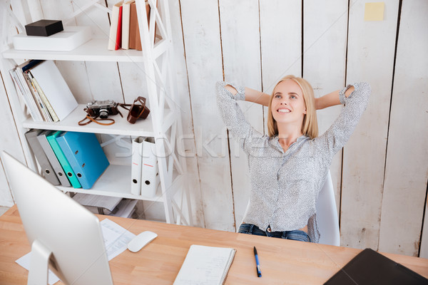 Stockfoto: Zakenvrouw · vergadering · stoel · werkplek · glimlachend