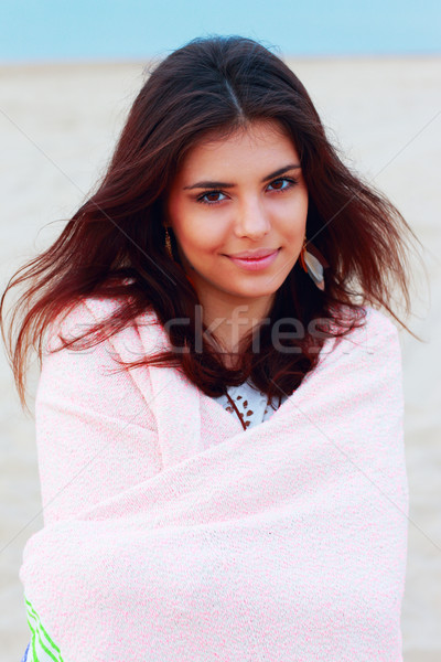 Közelkép portré fiatal gyönyörű nő pléd tengerpart Stock fotó © deandrobot
