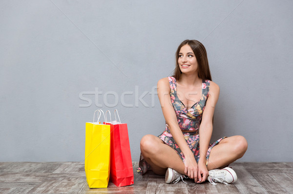 Portré boldog lány ül padló lábak keresztbe csinos Stock fotó © deandrobot