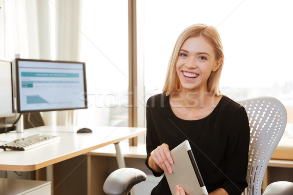 Foto stock: Risonho · mulher · trabalhador · escritório