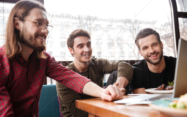 Stockfoto: Vrolijk · mannen · vrienden · vergadering · cafe · eten