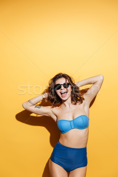 Szczęśliwy młoda kobieta odizolowany zdjęcie żółty Zdjęcia stock © deandrobot