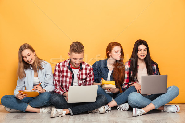 Groupe satisfait école amis devoirs séance [[stock_photo]] © deandrobot