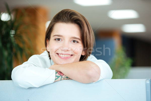 Vonzó derűs fiatal nő mosolyog iroda közelkép Stock fotó © deandrobot