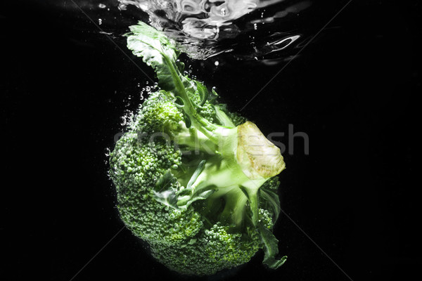 新鮮 綠色 西蘭花 水 孤立 黑色 商業照片 © deandrobot